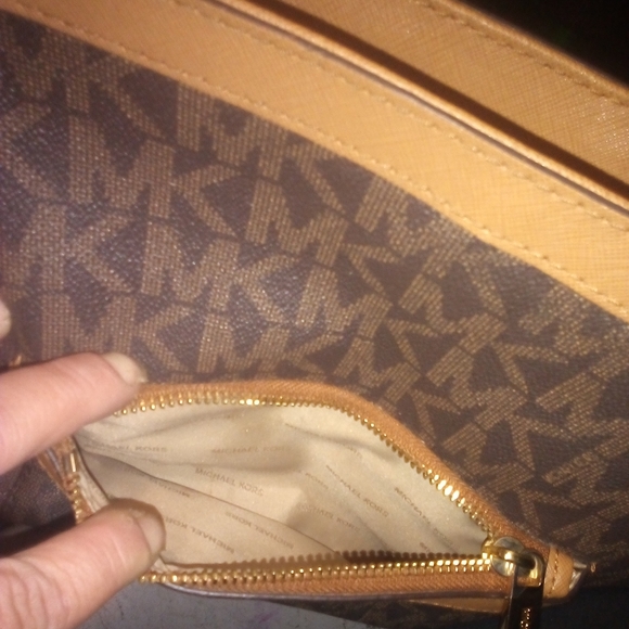 Michael Kors purse - Picture 3 of 5
